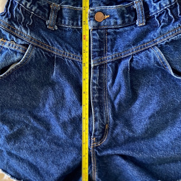 VINTAGE High-Waisted Jean cut-off Shorts - Picture 11 of 11
